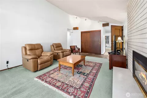 Living - 8826 Cascadia Ave, Everett, WA 98208 photo 2 of 5