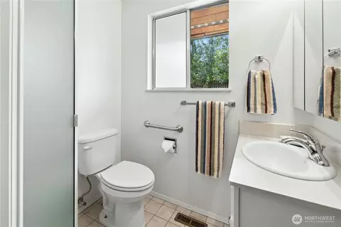 Bath - 8826 Cascadia Ave, Everett, WA 98208 photo 2 of 2