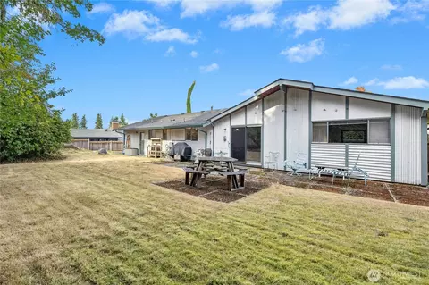 Exterior - 8826 Cascadia Ave, Everett, WA 98208 photo 8 of 13