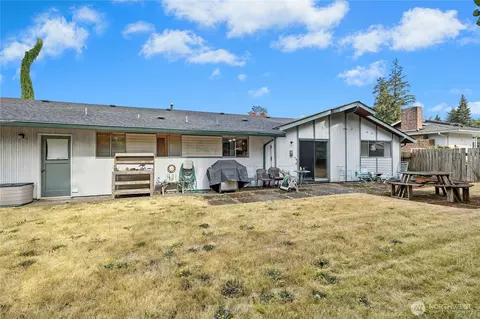 Exterior - 8826 Cascadia Ave, Everett, WA 98208 photo 9 of 13