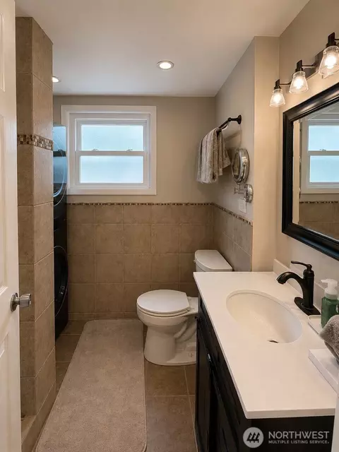 Bath - 1326 Elm St, Othello, WA 99344 photo 2 of 2