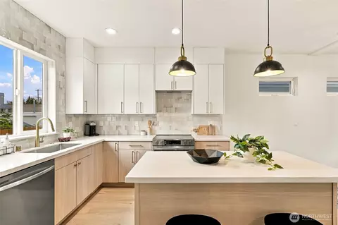 Kitchen - 5513 Fleming St #B, Everett, WA 98203 photo 3 of 5