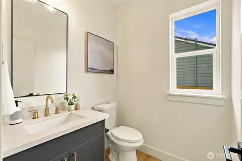 Bath - 5513 Fleming St #B, Everett, WA 98203 photo 1 of 3