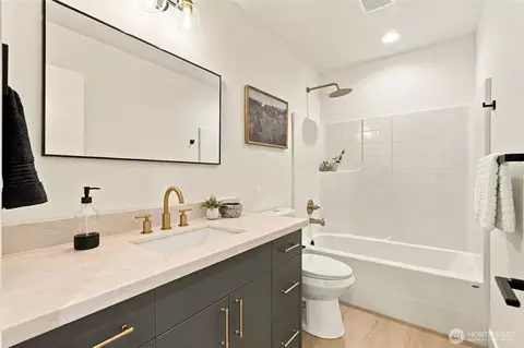 Bath - 5513 Fleming St #B, Everett, WA 98203 photo 3 of 3