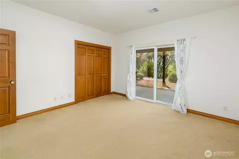 Bedroom - 823 Fox Hollow Rd, Sequim, WA 98382 photo 3 of 4