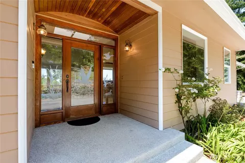 Entry Way - 823 Fox Hollow Rd, Sequim, WA 98382 photo 1 of 2