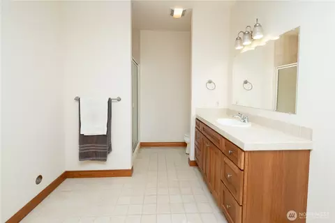 Bath - 823 Fox Hollow Rd, Sequim, WA 98382 photo 5 of 6