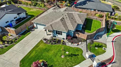 7598 Sandin Ln, Gig Harbor, WA 98335