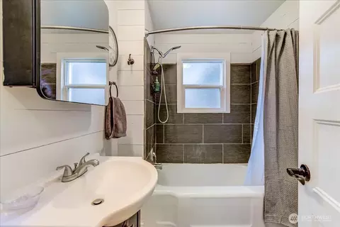 Bath - 624 Madison St, Everett, WA 98203 photo 1 of 1