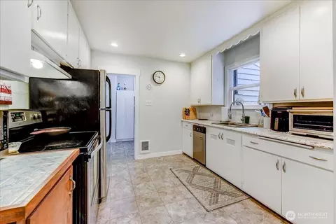 Kitchen - 624 Madison St, Everett, WA 98203 photo 1 of 3