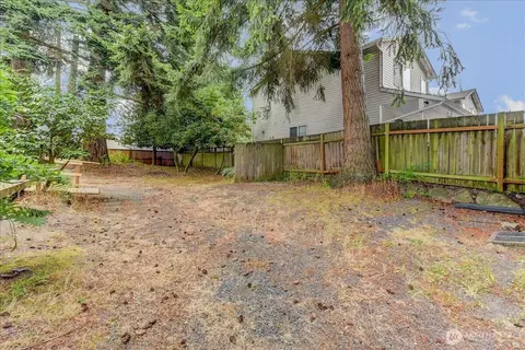Exterior - 624 Madison St, Everett, WA 98203 photo 6 of 12