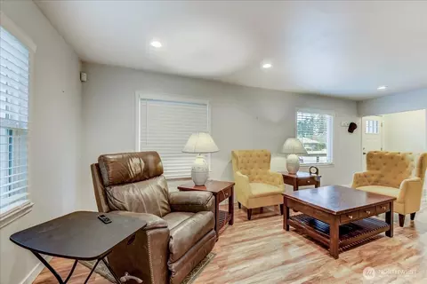 Living - 624 Madison St, Everett, WA 98203 photo 1 of 2