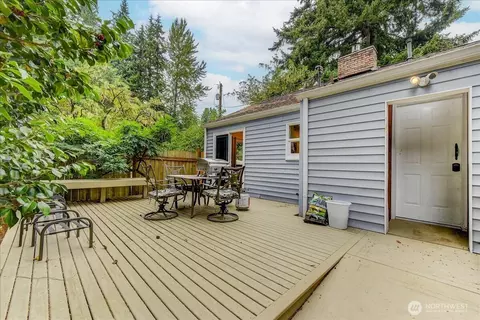 Exterior - 624 Madison St, Everett, WA 98203 photo 2 of 12