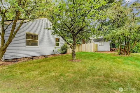 Exterior - 624 Madison St, Everett, WA 98203 photo 10 of 12