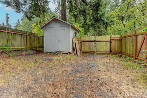 Exterior - 624 Madison St, Everett, WA 98203 photo 7 of 12