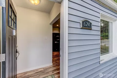 Entry Way - 624 Madison St, Everett, WA 98203 photo 1 of 1