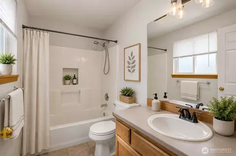 Bath - 625 101st Pl SE #A, Everett, WA 98208 photo 4 of 4