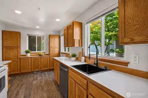 Kitchen - 625 101st Pl SE #A, Everett, WA 98208 photo 4 of 4