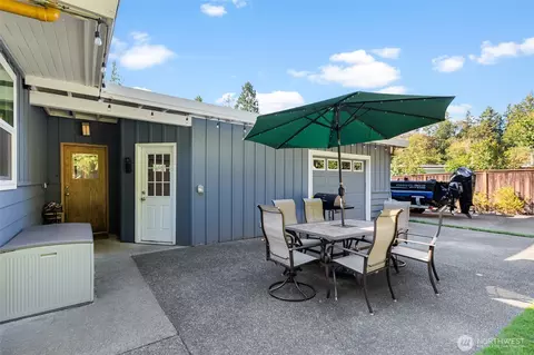 Exterior - 419 E View Ridge Dr, Everett, WA 98203 photo 5 of 10