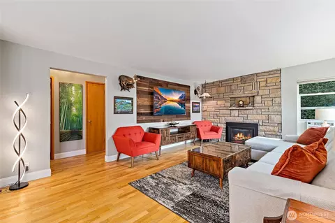 Living - 419 E View Ridge Dr, Everett, WA 98203 photo 1 of 4