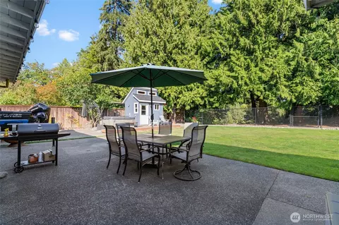 Exterior - 419 E View Ridge Dr, Everett, WA 98203 photo 4 of 10