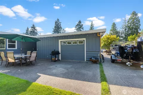 Exterior - 419 E View Ridge Dr, Everett, WA 98203 photo 6 of 10