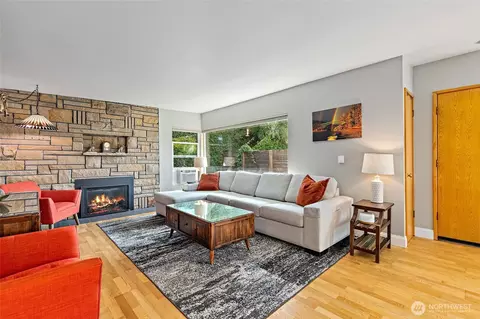 Living - 419 E View Ridge Dr, Everett, WA 98203 photo 2 of 4