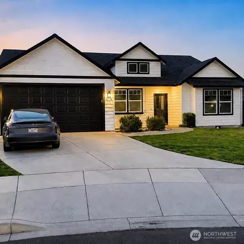 1324 E Polk Ct, Moses Lake, WA 98837