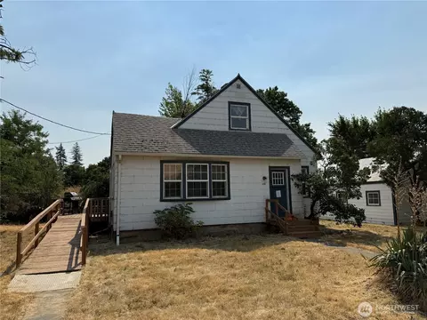 115 W 2nd St, Waitsburg, WA 99361