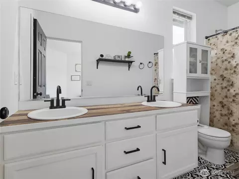 Bath - 7253 Radius Loop SE, Lacey, WA 98513 photo 1 of 3