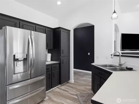 Kitchen - 7253 Radius Loop SE, Lacey, WA 98513 photo 4 of 6