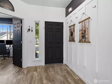 Entry Way - 7253 Radius Loop SE, Lacey, WA 98513 photo 2 of 2