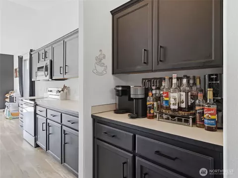 Kitchen - 7253 Radius Loop SE, Lacey, WA 98513 photo 6 of 6