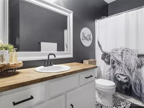 Bath - 7253 Radius Loop SE, Lacey, WA 98513 photo 3 of 3