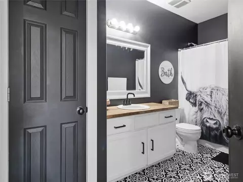 Bath - 7253 Radius Loop SE, Lacey, WA 98513 photo 2 of 3
