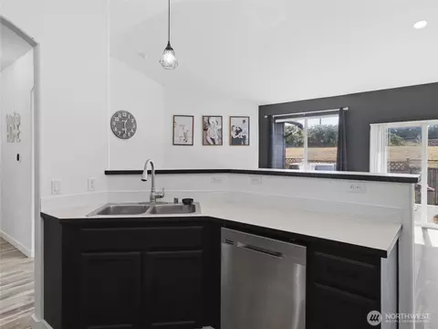 Kitchen - 7253 Radius Loop SE, Lacey, WA 98513 photo 5 of 6