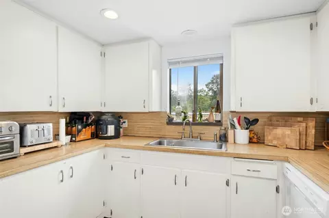 Kitchen - 515 1st St, Sultan, WA 98294 photo 2 of 4