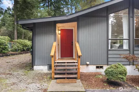 11132 Country Club Dr, Anderson Island, WA 98303