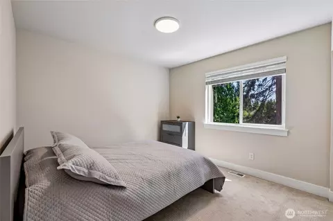Bedroom - 19729 Meridian Pl W, Bothell, WA 98012 photo 3 of 6