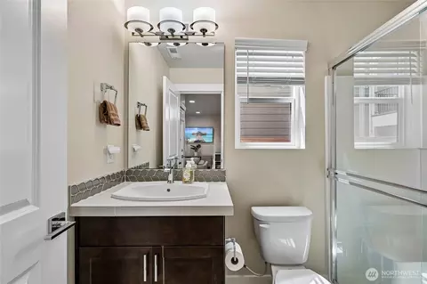 Bath - 19729 Meridian Pl W, Bothell, WA 98012 photo 1 of 5