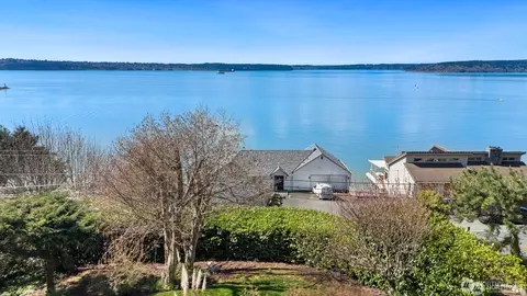 7821 E Side Dr NE, Tacoma, WA 98422