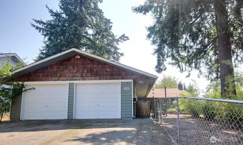 2301 NE 10th St, Renton, WA 98056
