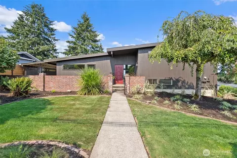 8501 42nd St W, University Place, WA 98466