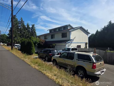 5620 61st St NE #A & B, Marysville, WA 98270