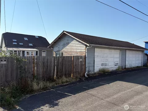 Exterior - 2517 Rainier Ave, Everett, WA 98201 photo 3 of 5