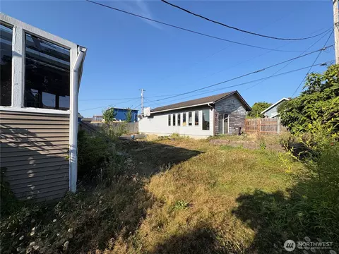 Exterior - 2517 Rainier Ave, Everett, WA 98201 photo 2 of 5