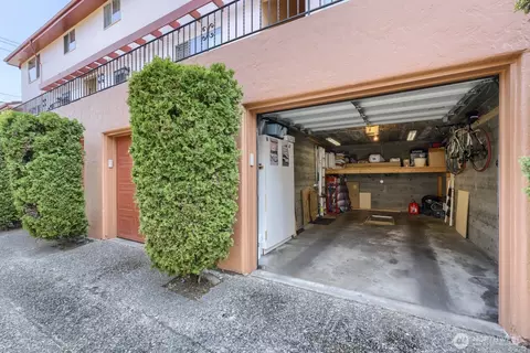 Exterior - 503 E B E Harrison St, Seattle, WA 98102 photo 11 of 13