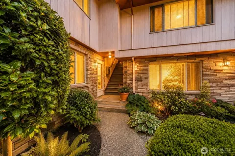 Exterior - 503 E B E Harrison St, Seattle, WA 98102 photo 12 of 13