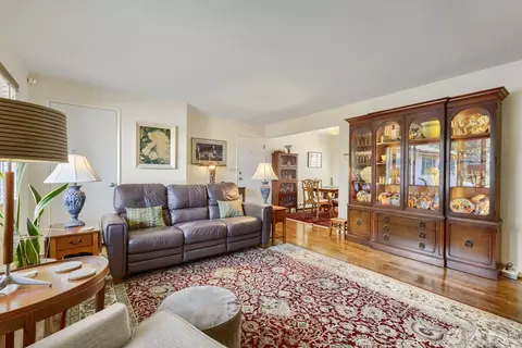 Living - 503 E B E Harrison St, Seattle, WA 98102 photo 4 of 4