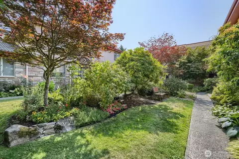 Exterior - 503 E B E Harrison St, Seattle, WA 98102 photo 9 of 13